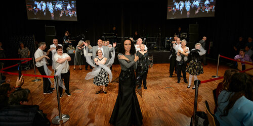 Glamouröse Eröffnung